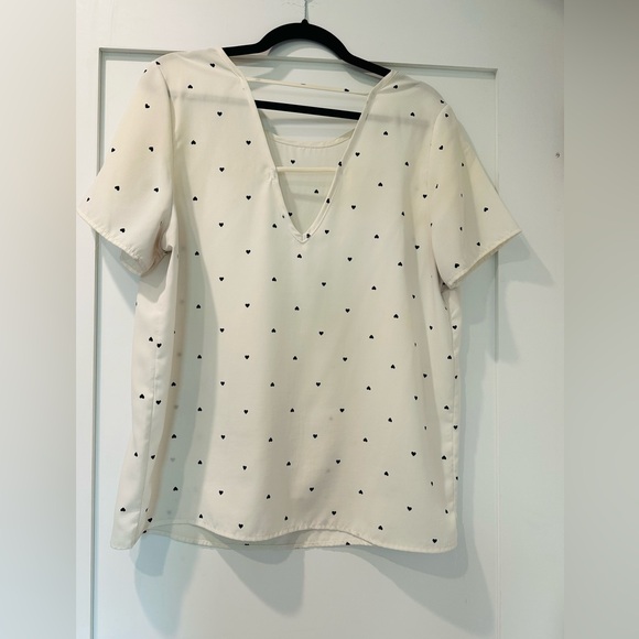Cream top with 🖤 heart-shaped polka dots - Picture 2 of 2